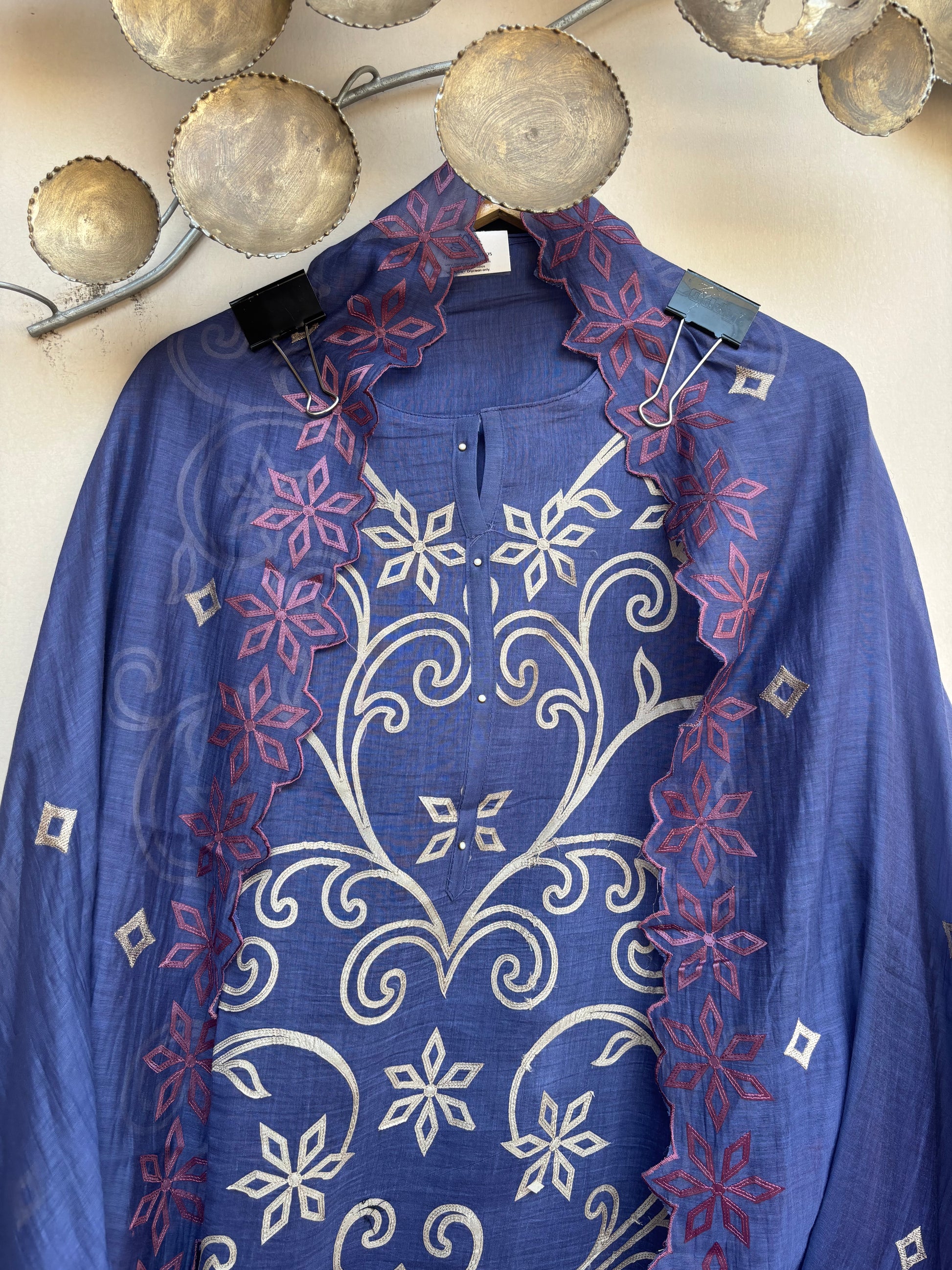 Applique Aura Unstitched Suit