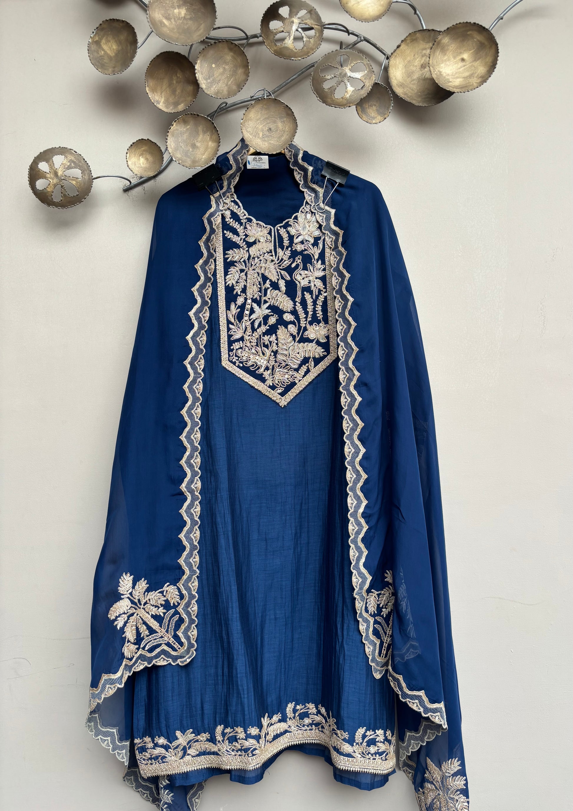 Mulmul Chanderi with Organza dupatta with Zari Embroidery Suit