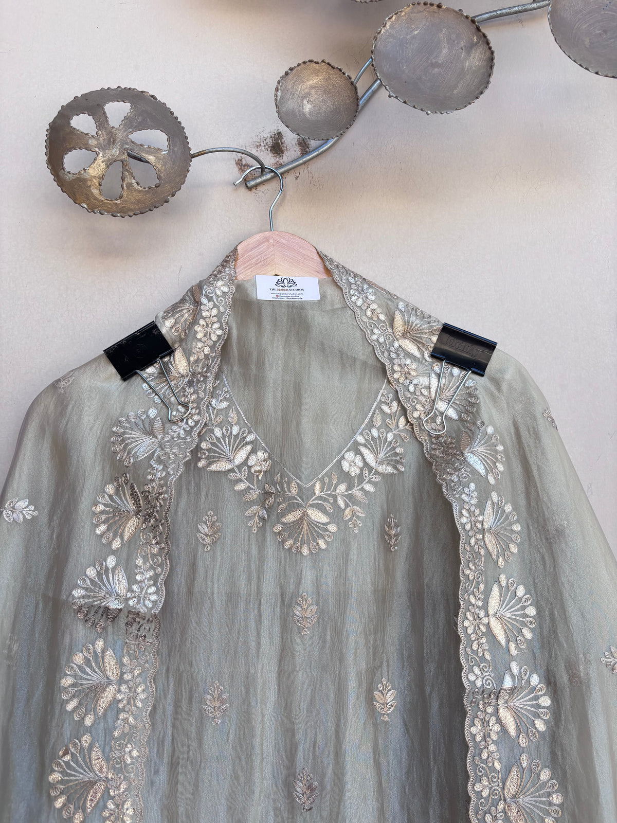 Nureh Soft Tissue Unstitched Suit