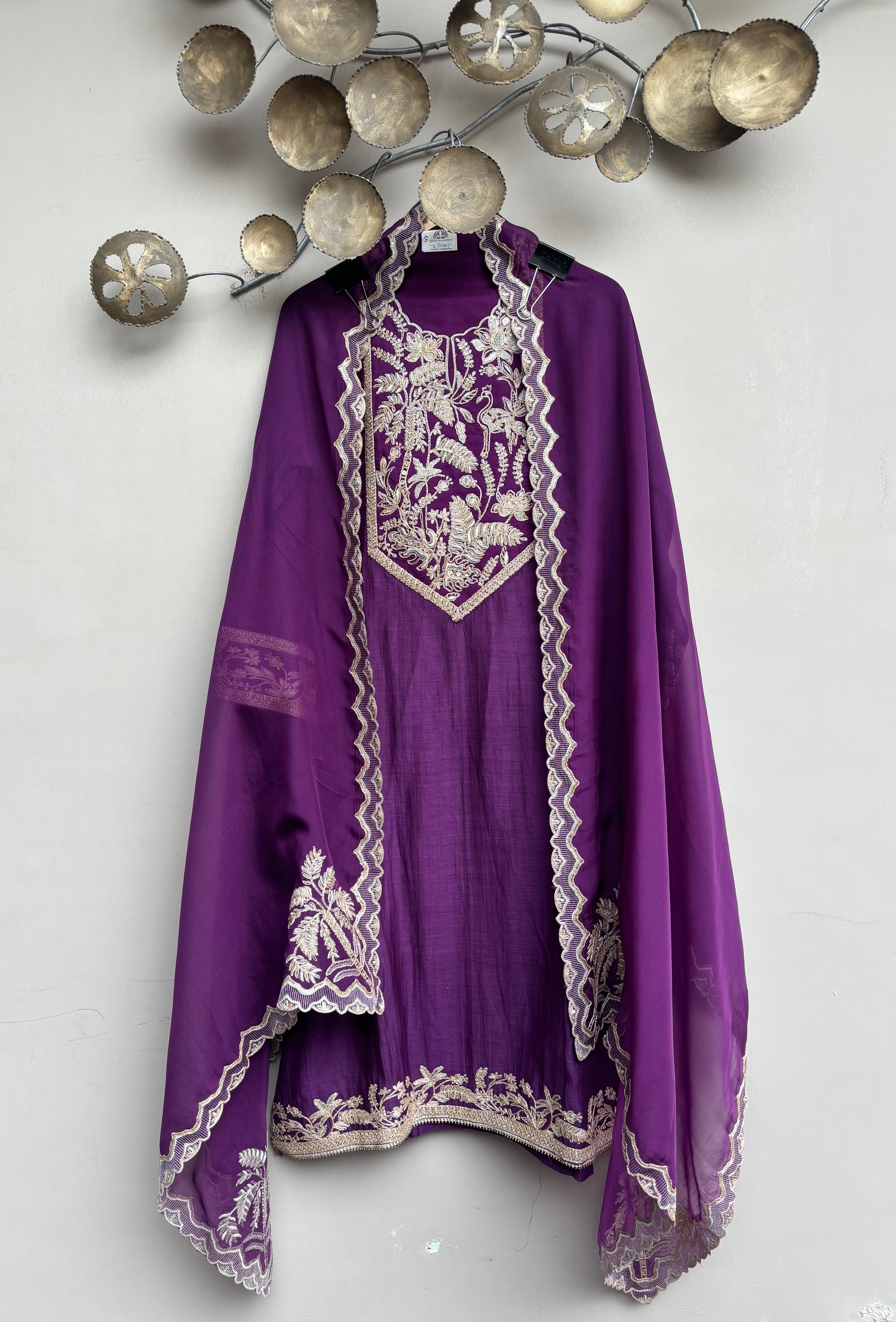 Mulmul Chanderi with Organza dupatta with Zari Embroidery Suit