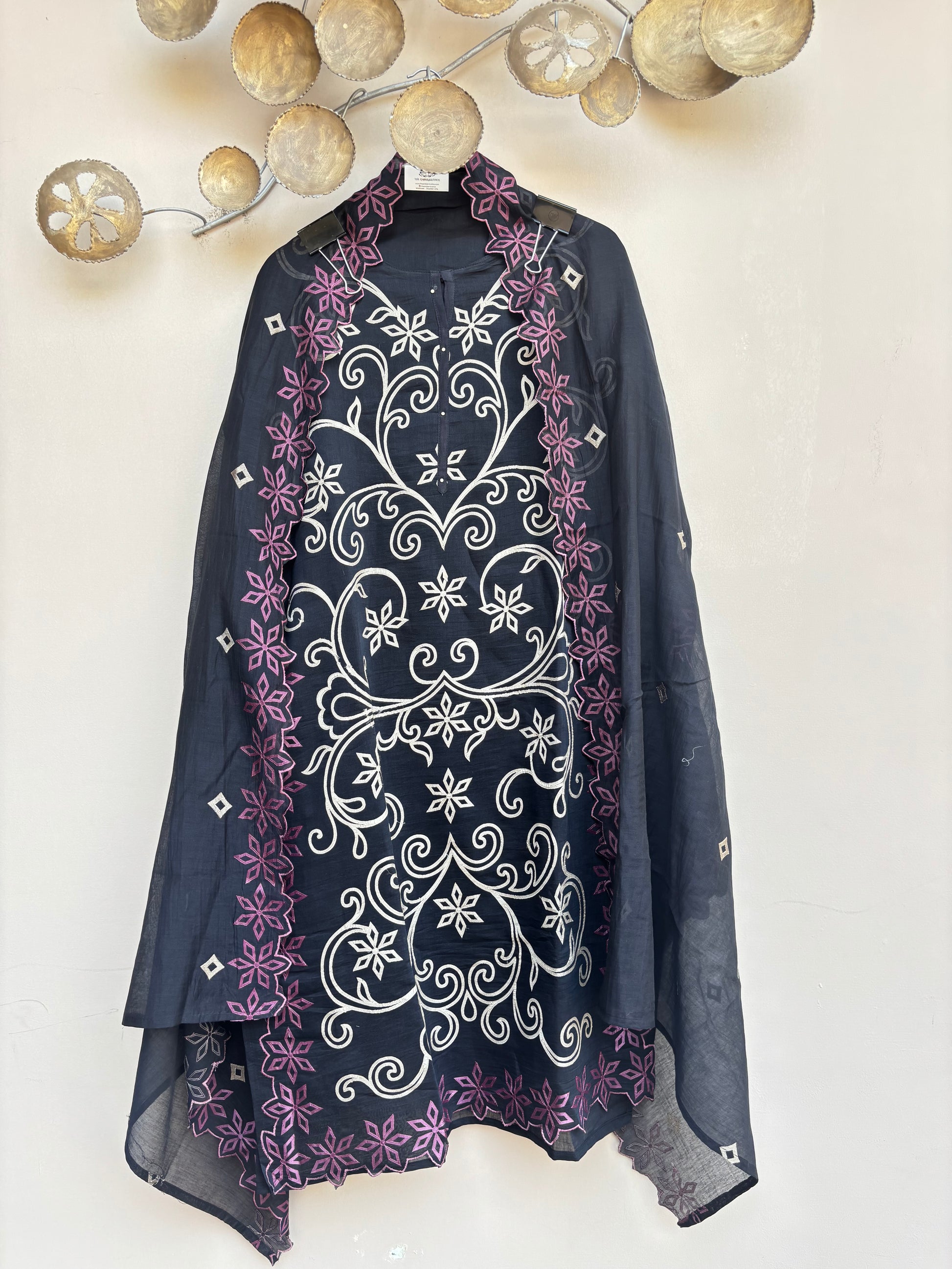Applique Aura Unstitched Suit