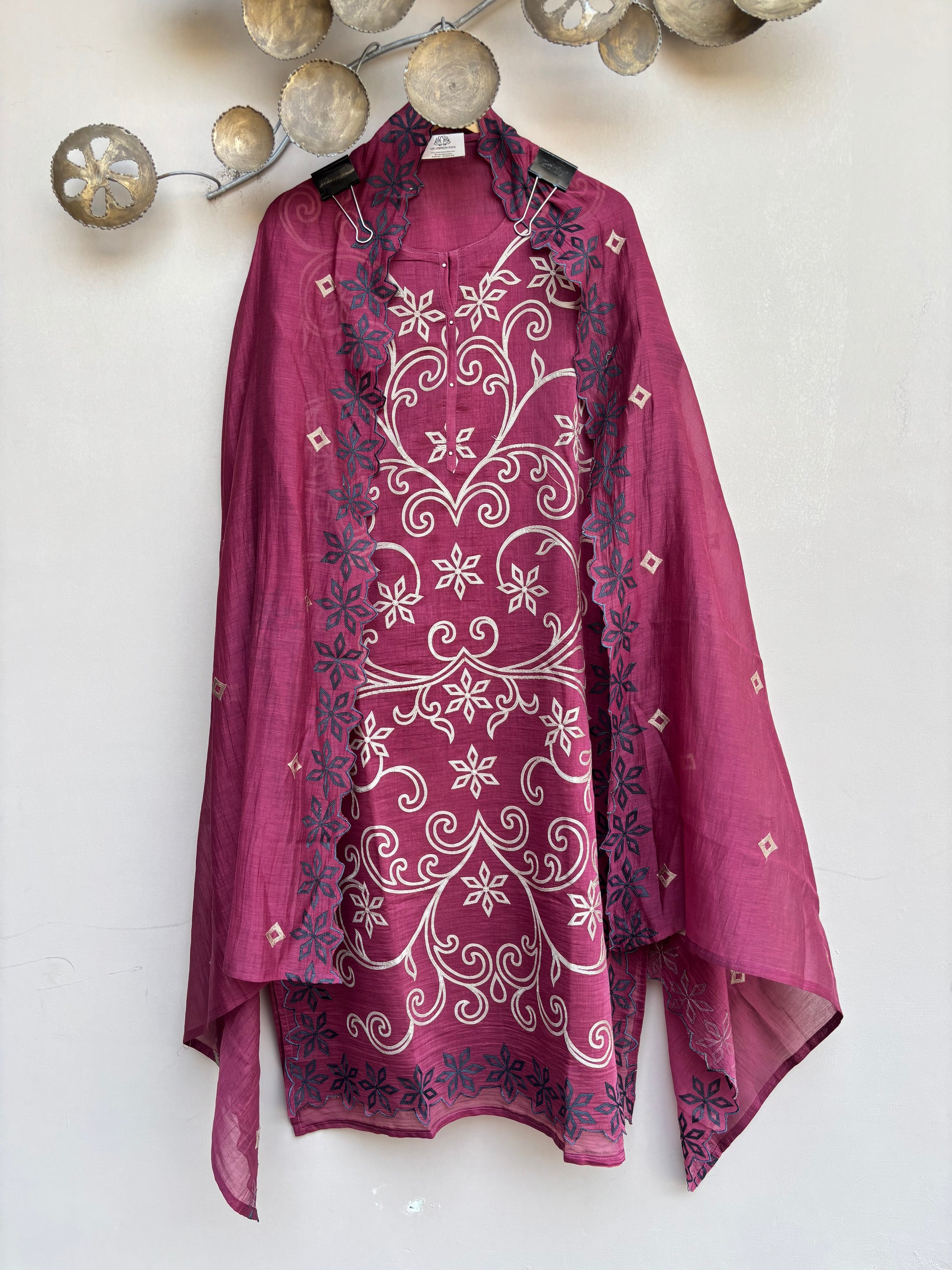 Applique Aura Unstitched Suit