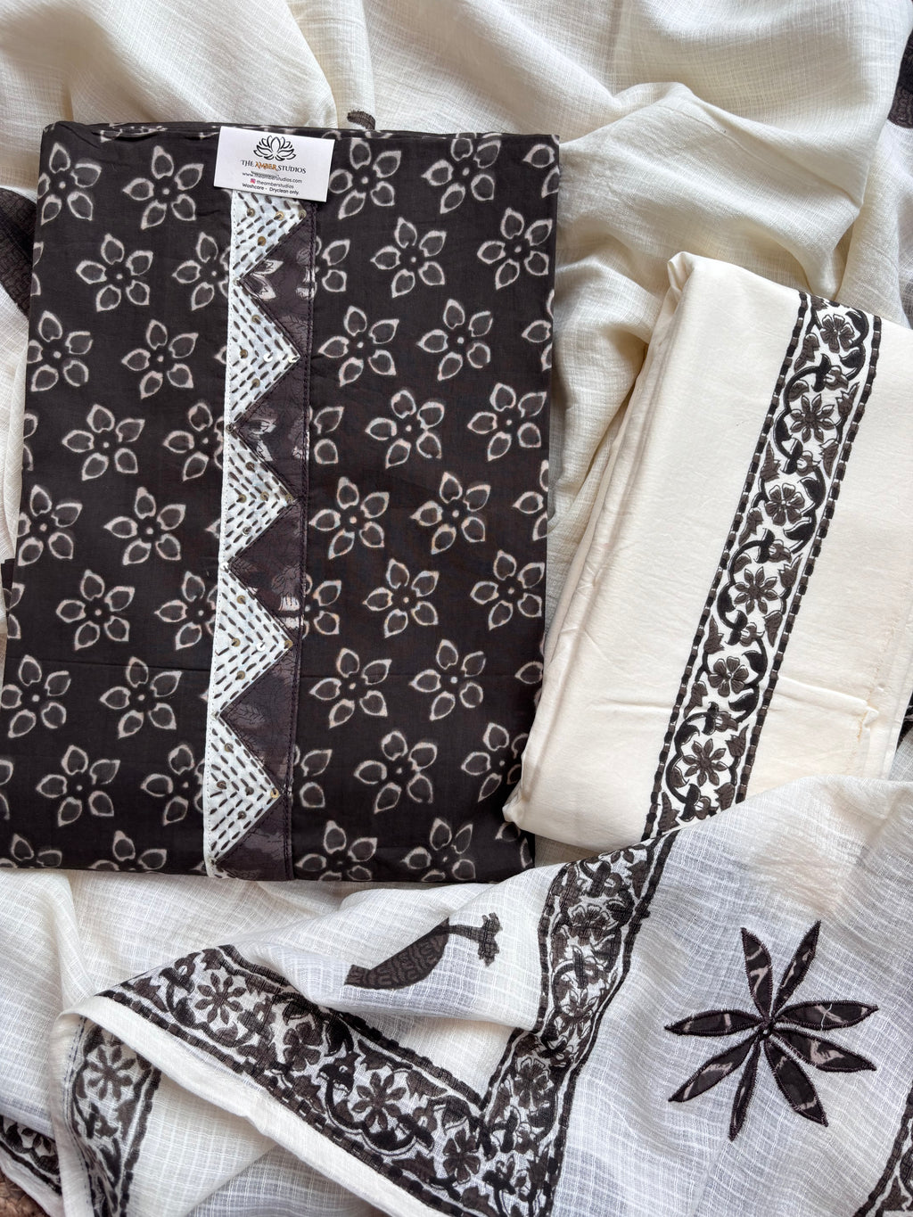 Madhumalti Unstitched Suit