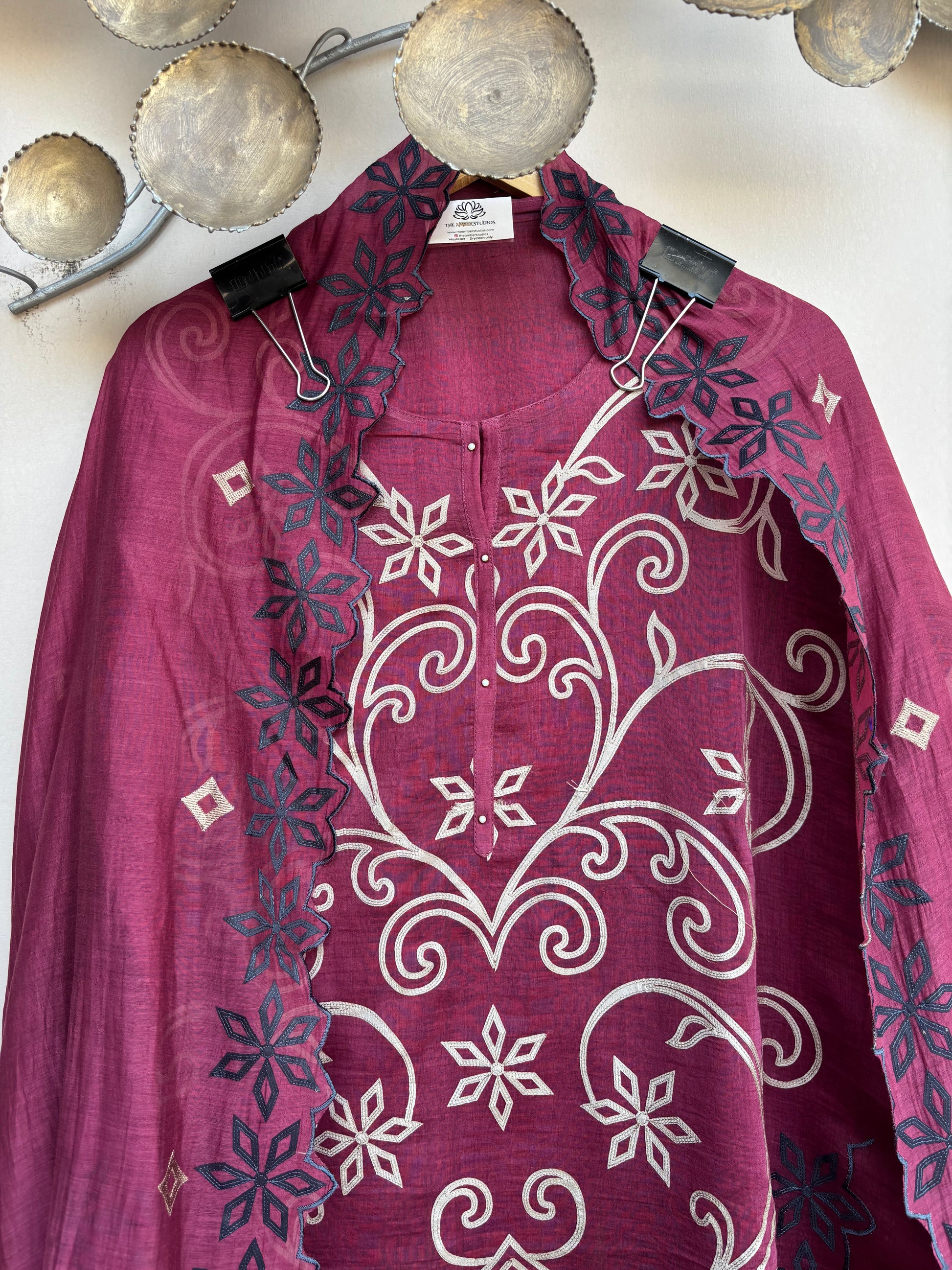 Applique Aura Unstitched Suit