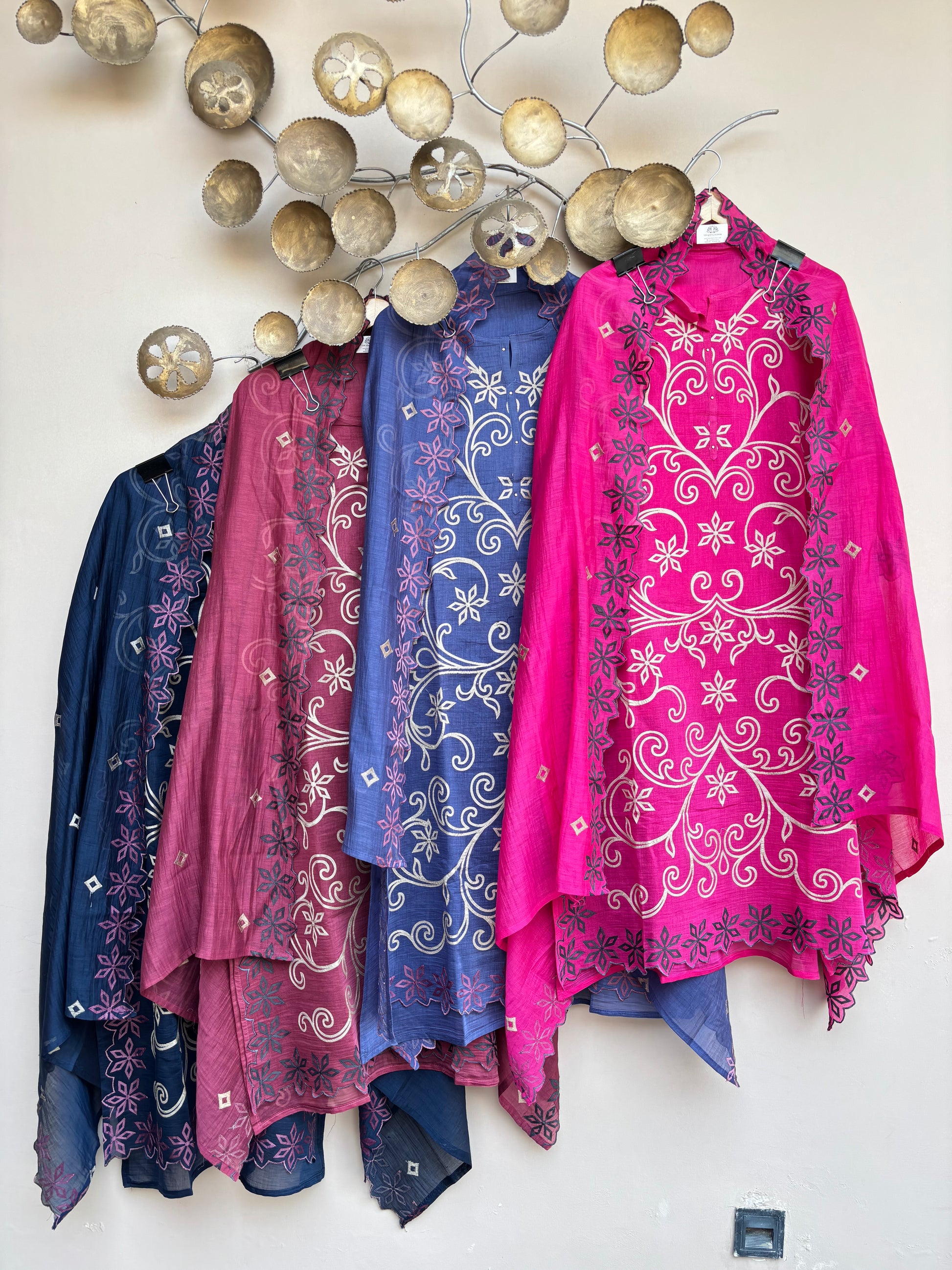 Applique Aura Unstitched Suit