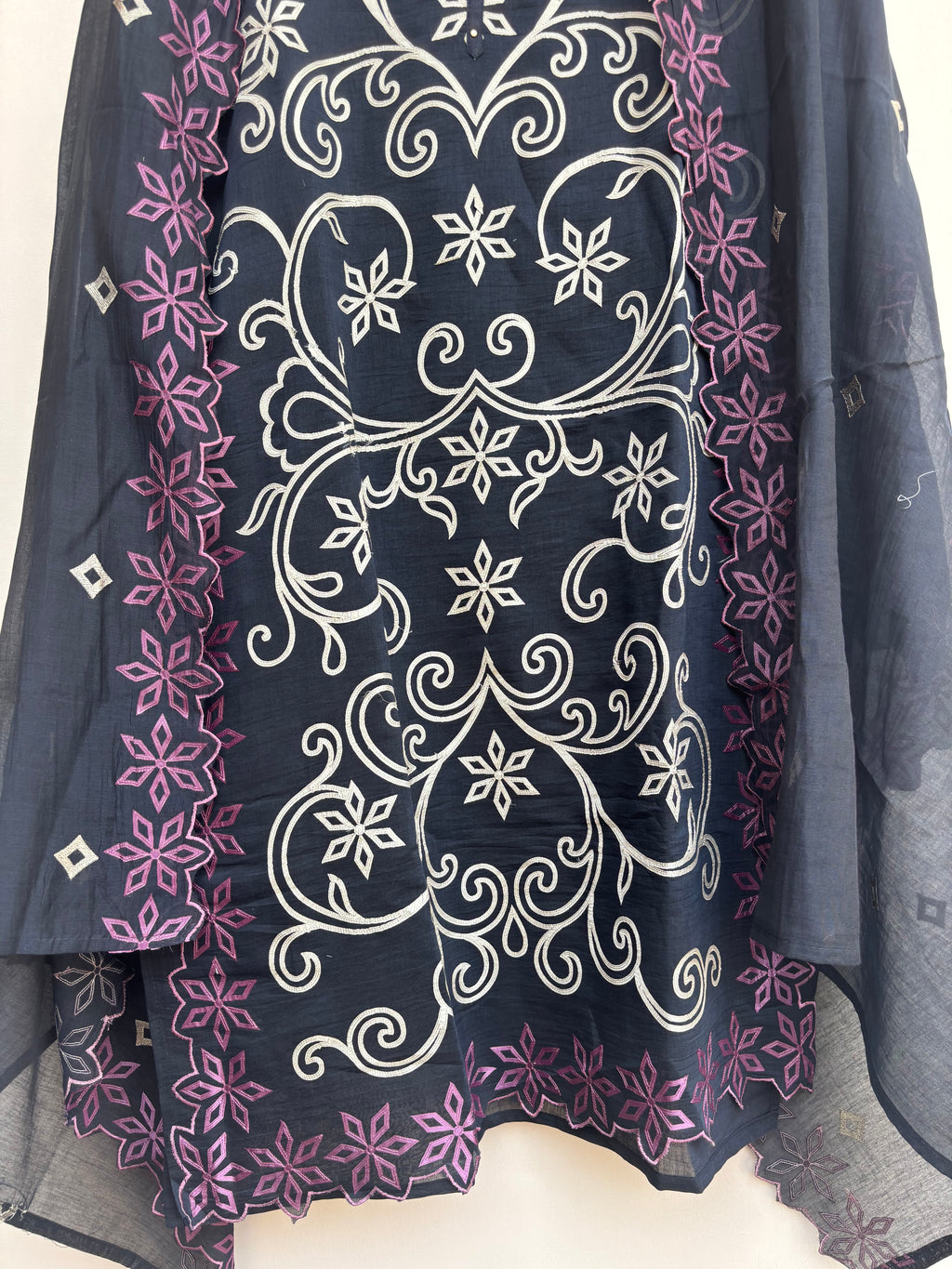 Applique Aura Unstitched Suit