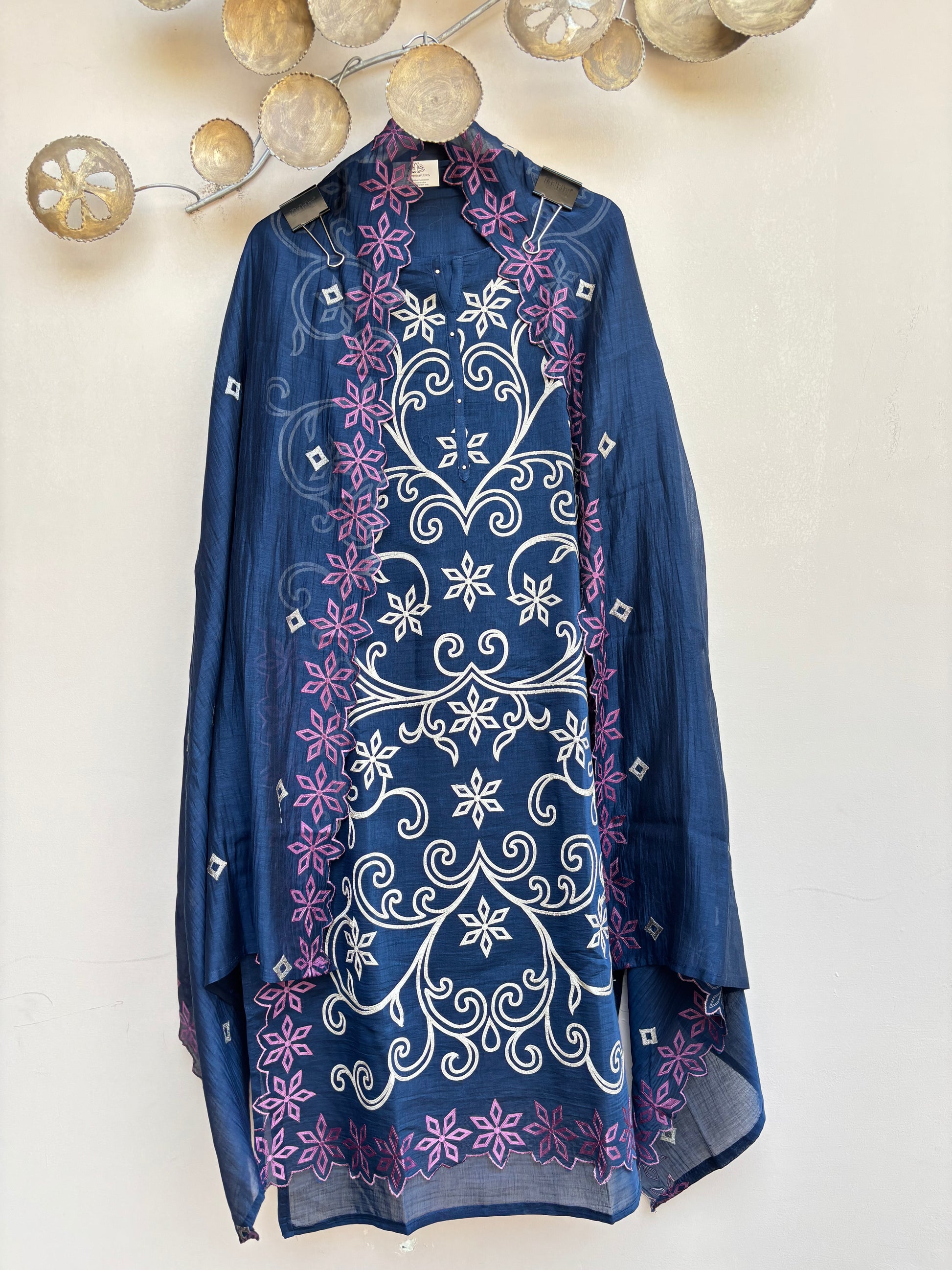 Applique Aura Unstitched Suit