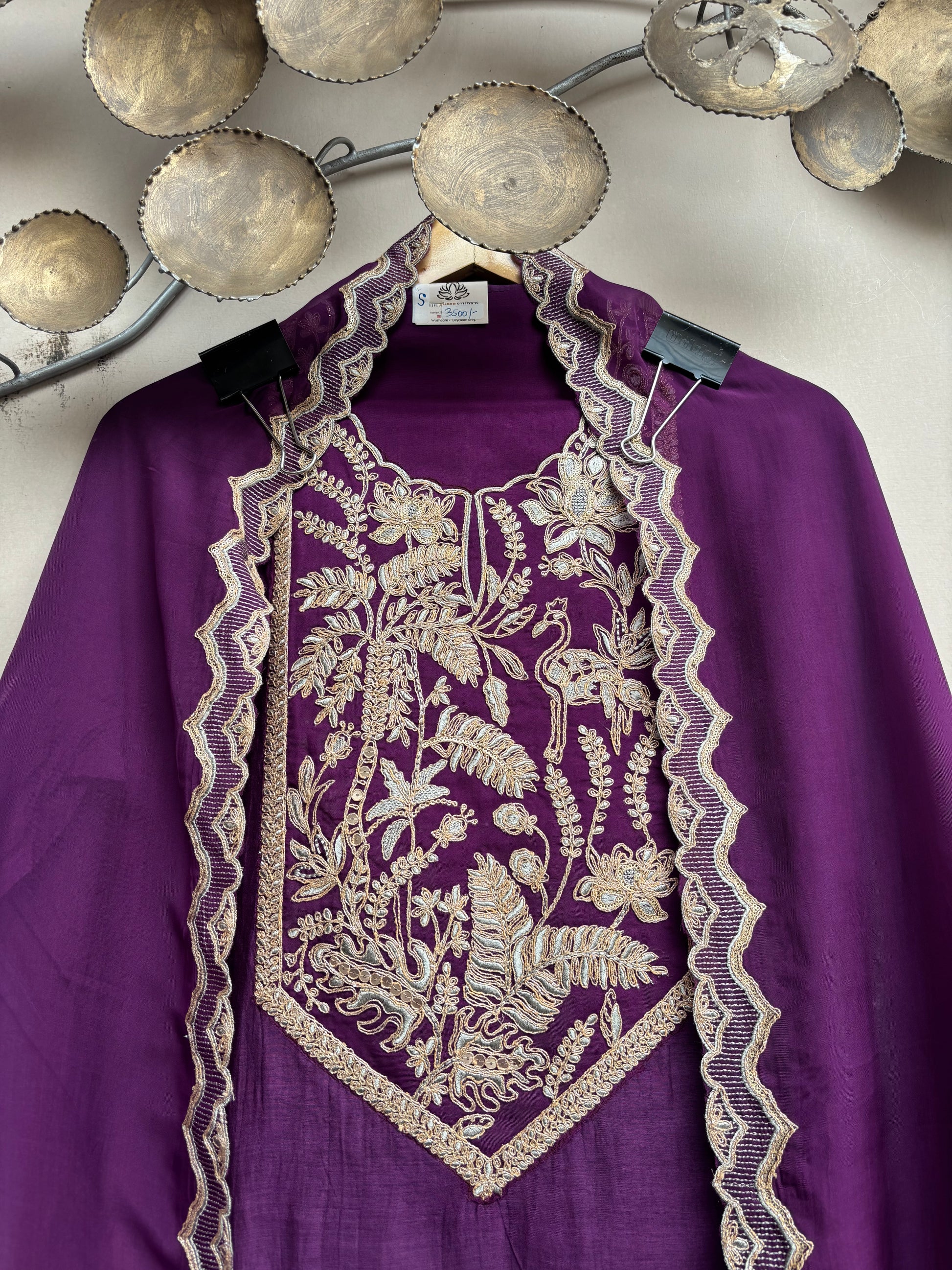 Mulmul Chanderi with Organza dupatta with Zari Embroidery Suit