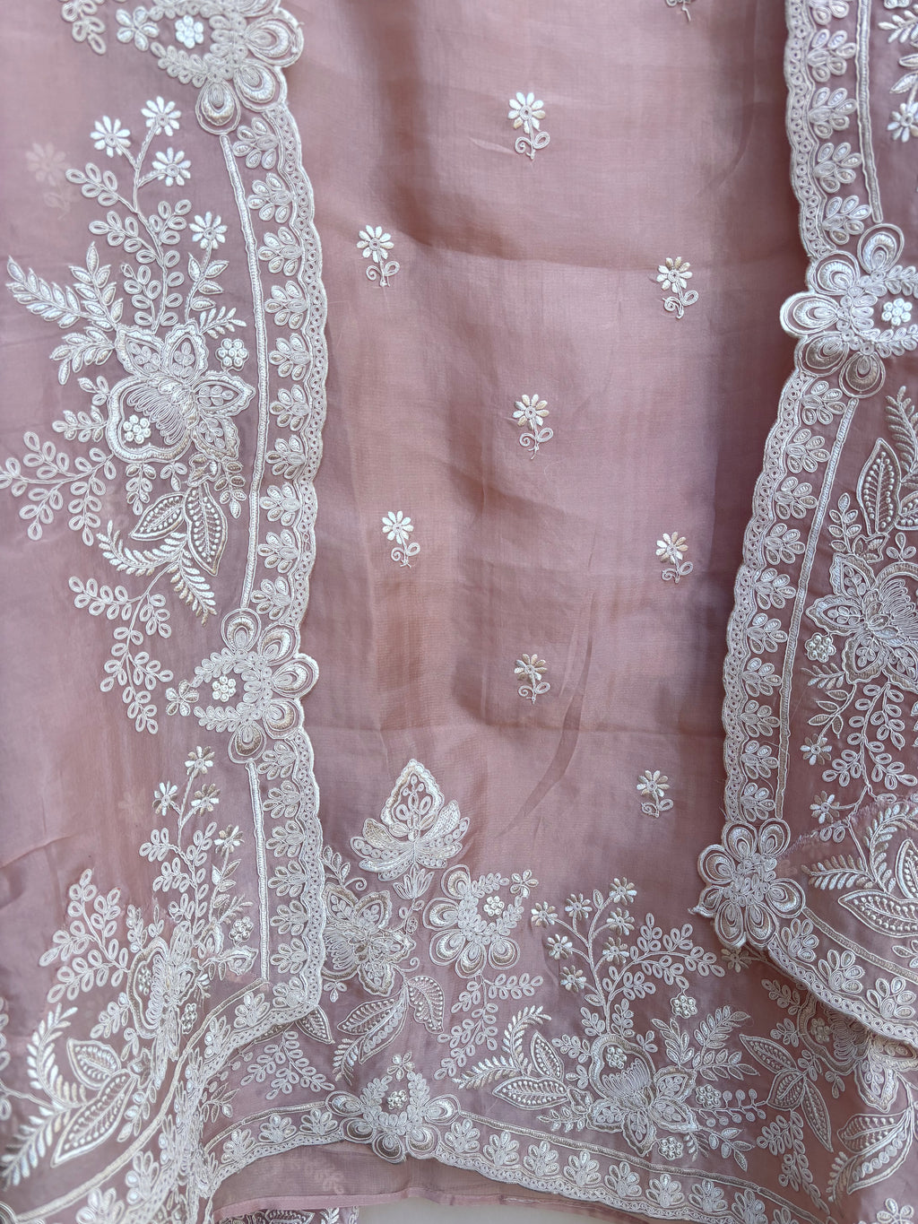 Mehrnaz Soft Tissue Unstitched Suit