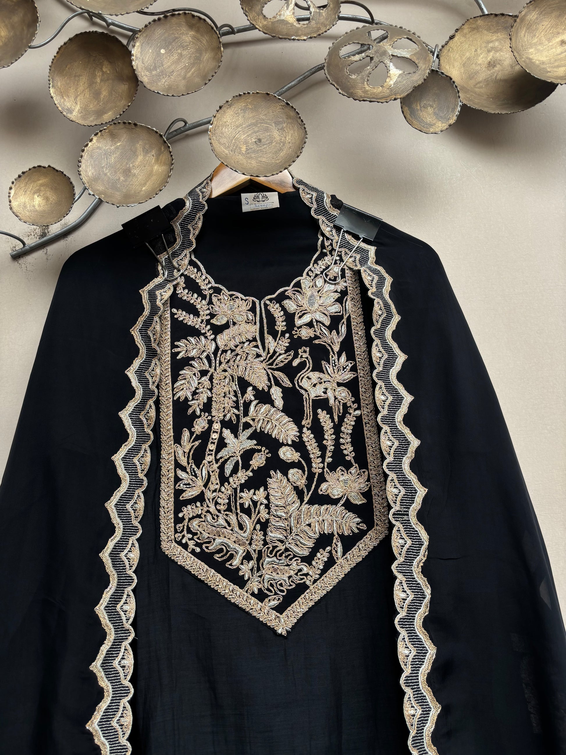 Mulmul Chanderi with Organza dupatta with Zari Embroidery Suit