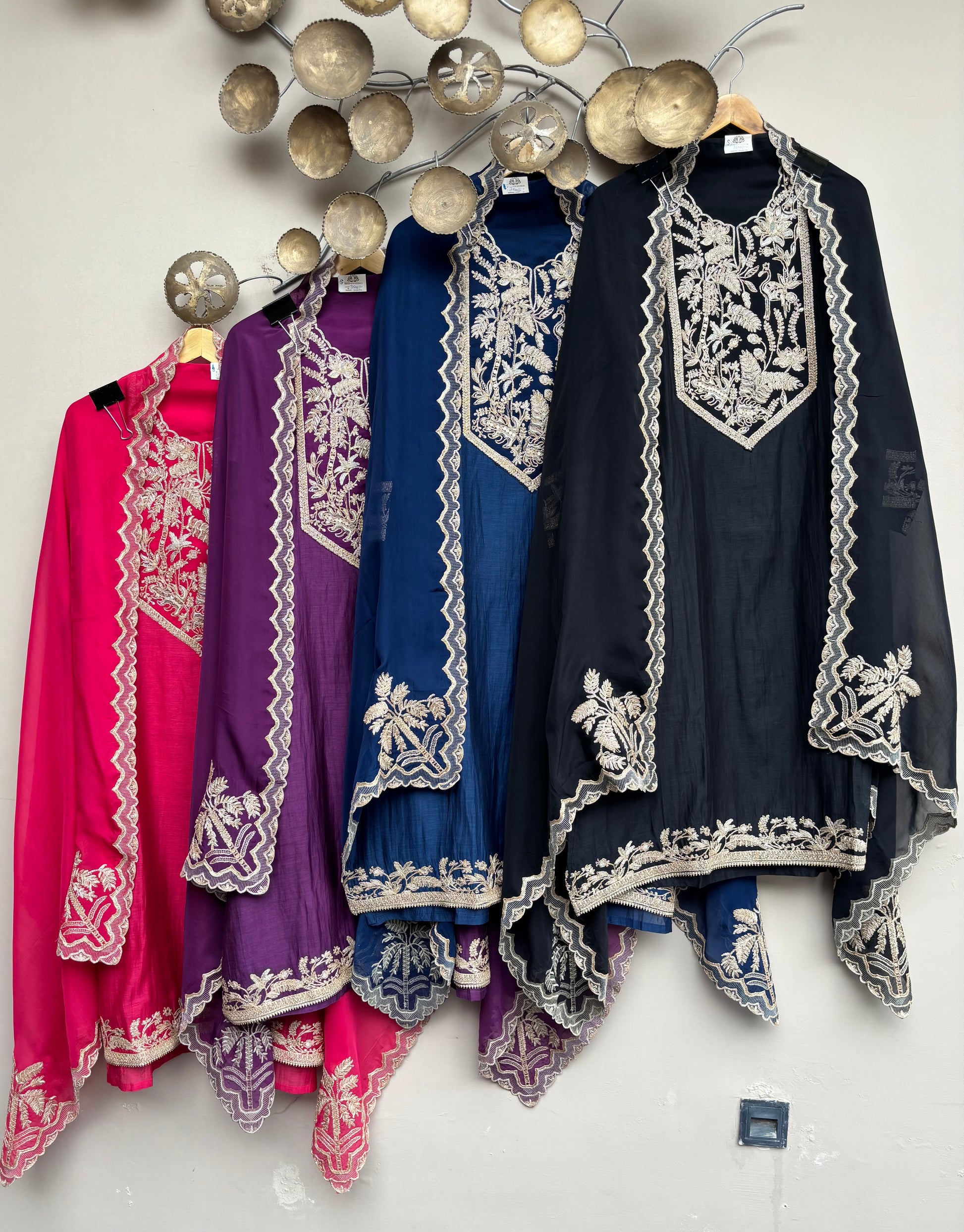 Mulmul Chanderi with Organza dupatta with Zari Embroidery Suit