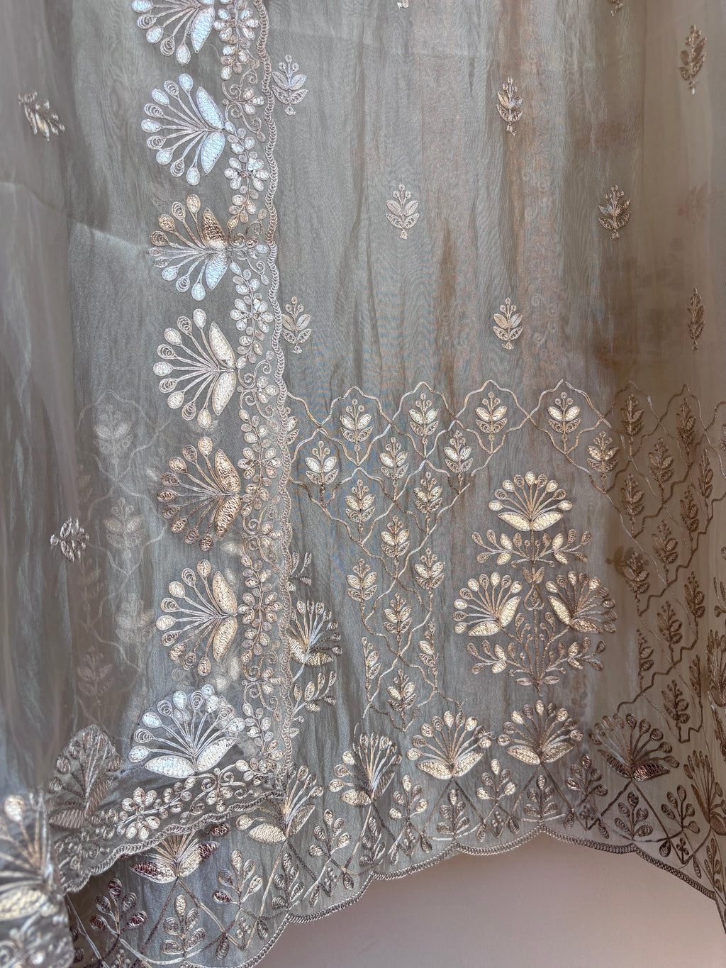 Nureh Soft Tissue Unstitched Suit
