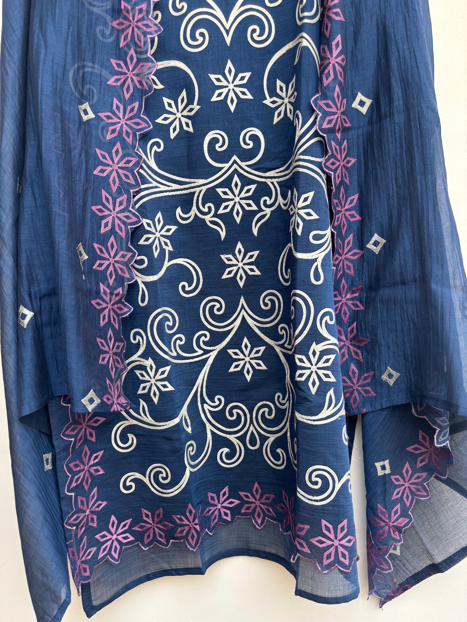 Applique Aura Unstitched Suit