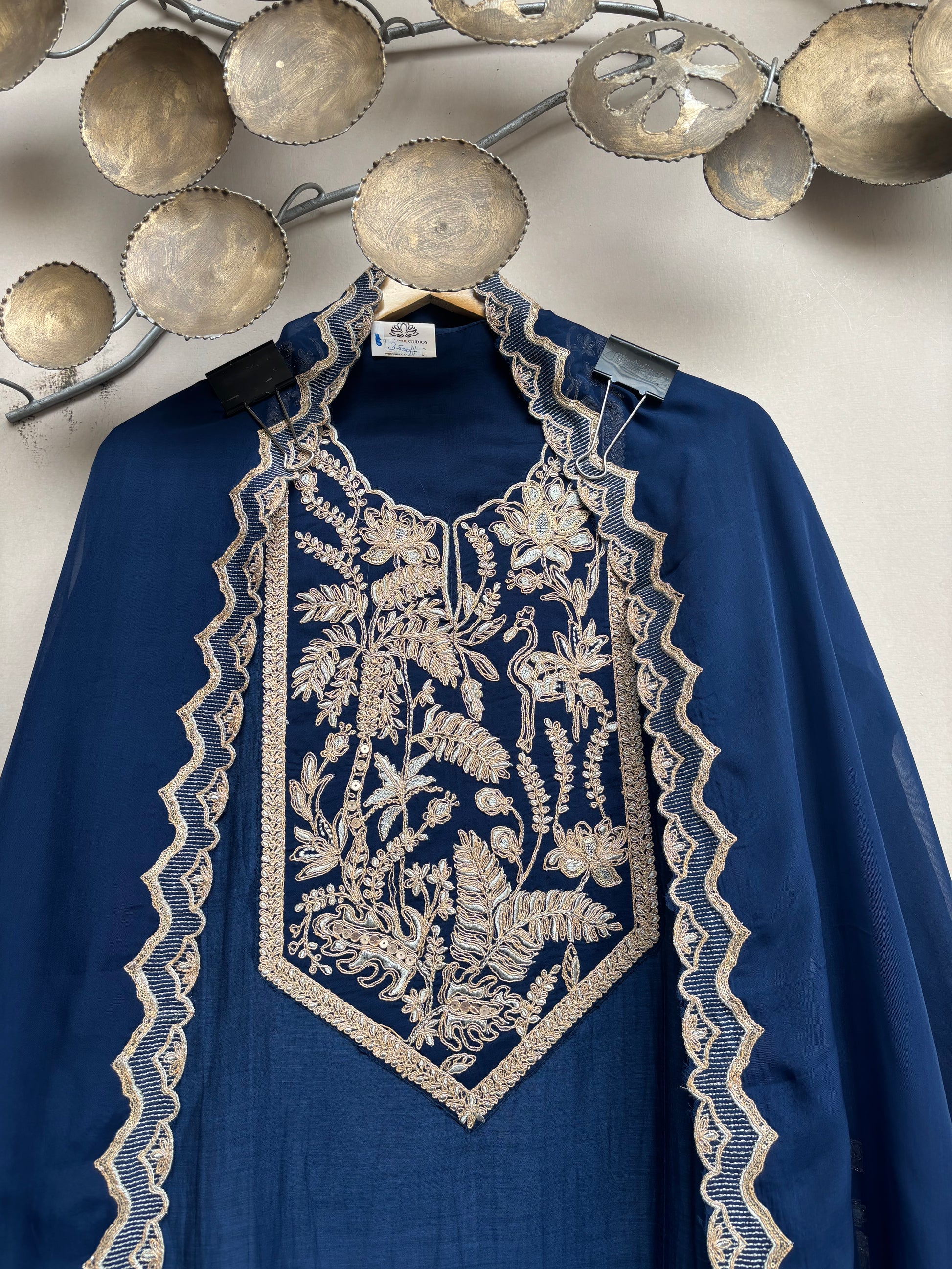 Mulmul Chanderi with Organza dupatta with Zari Embroidery Suit