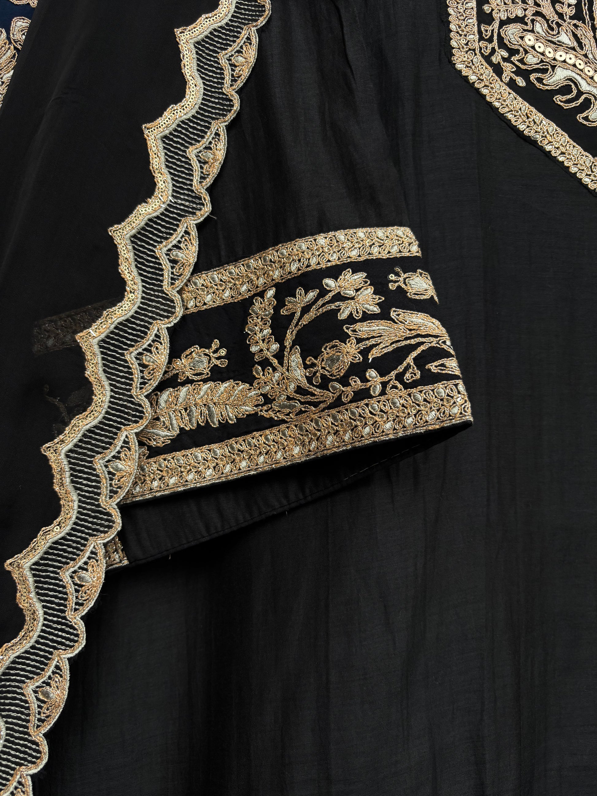 Mulmul Chanderi with Organza dupatta with Zari Embroidery Suit