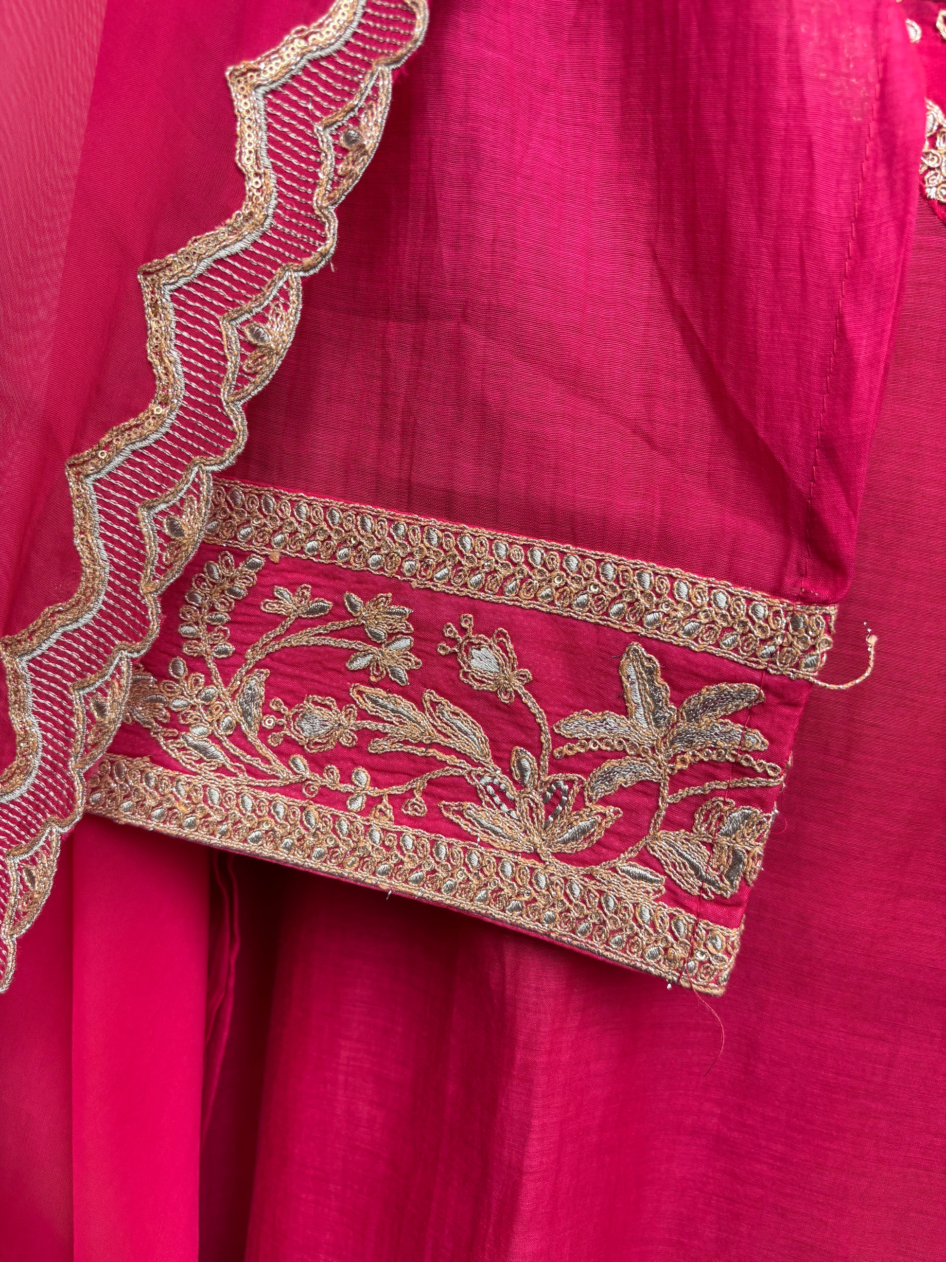 Mulmul Chanderi with Organza dupatta with Zari Embroidery Suit