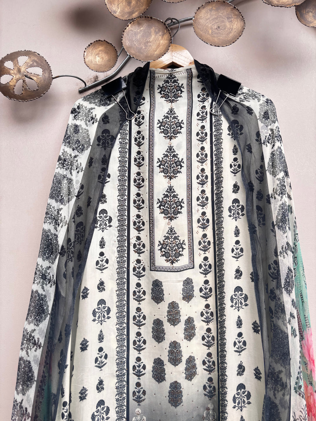 Gulnaar Noir Unstitched Suit