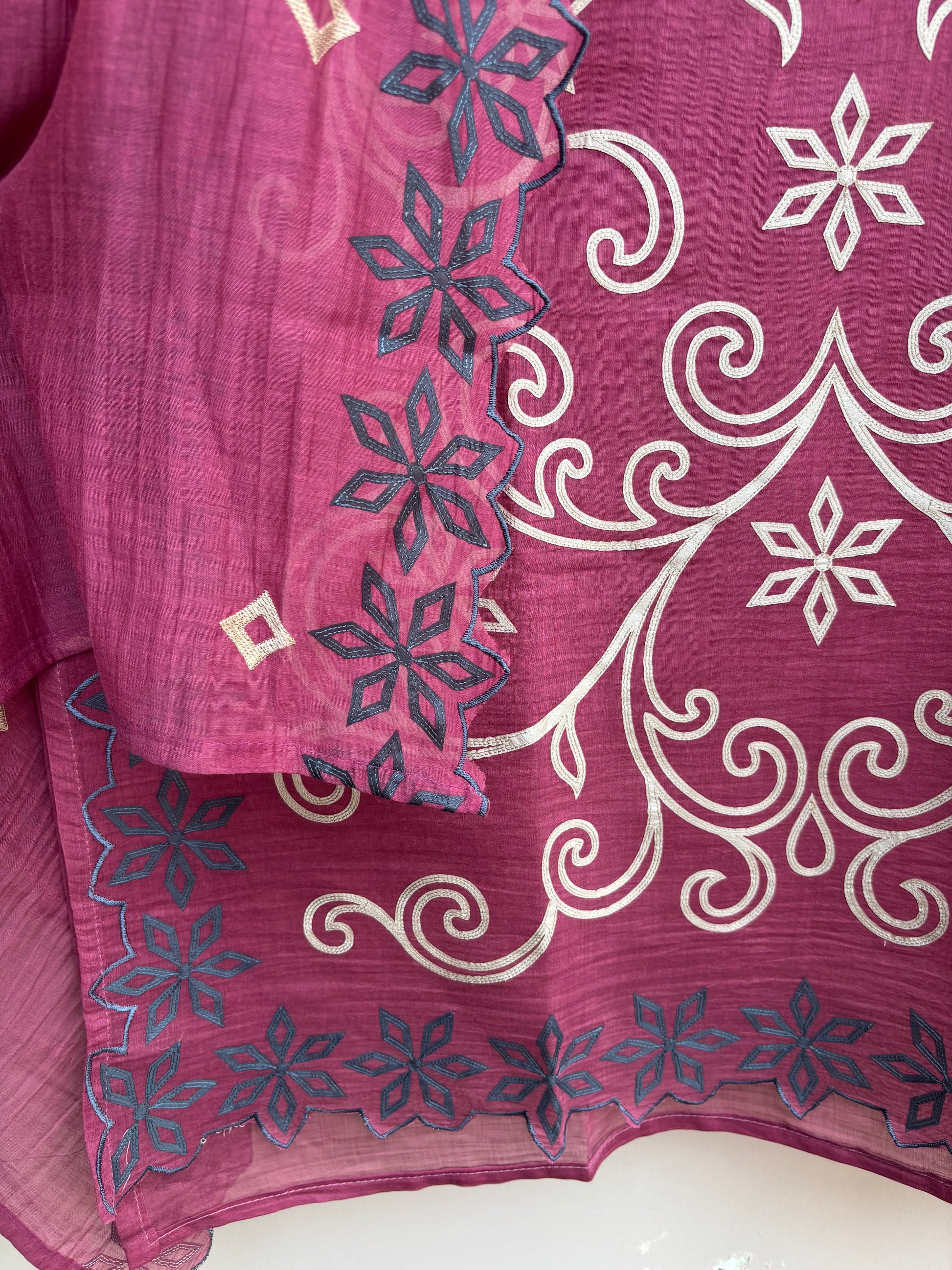 Applique Aura Unstitched Suit