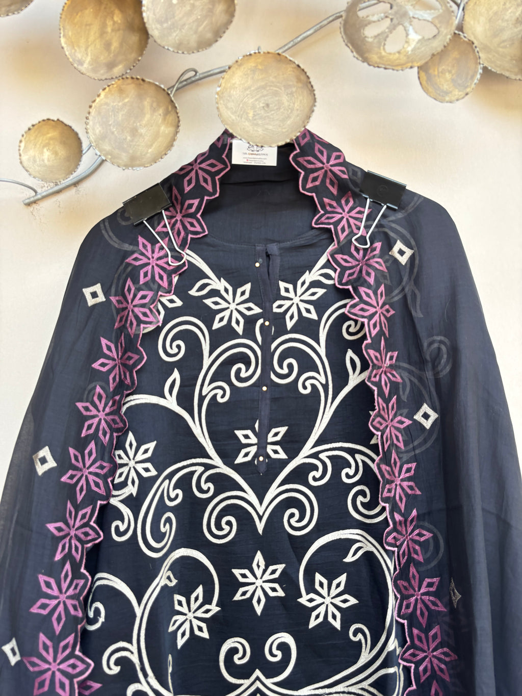 Applique Aura Unstitched Suit